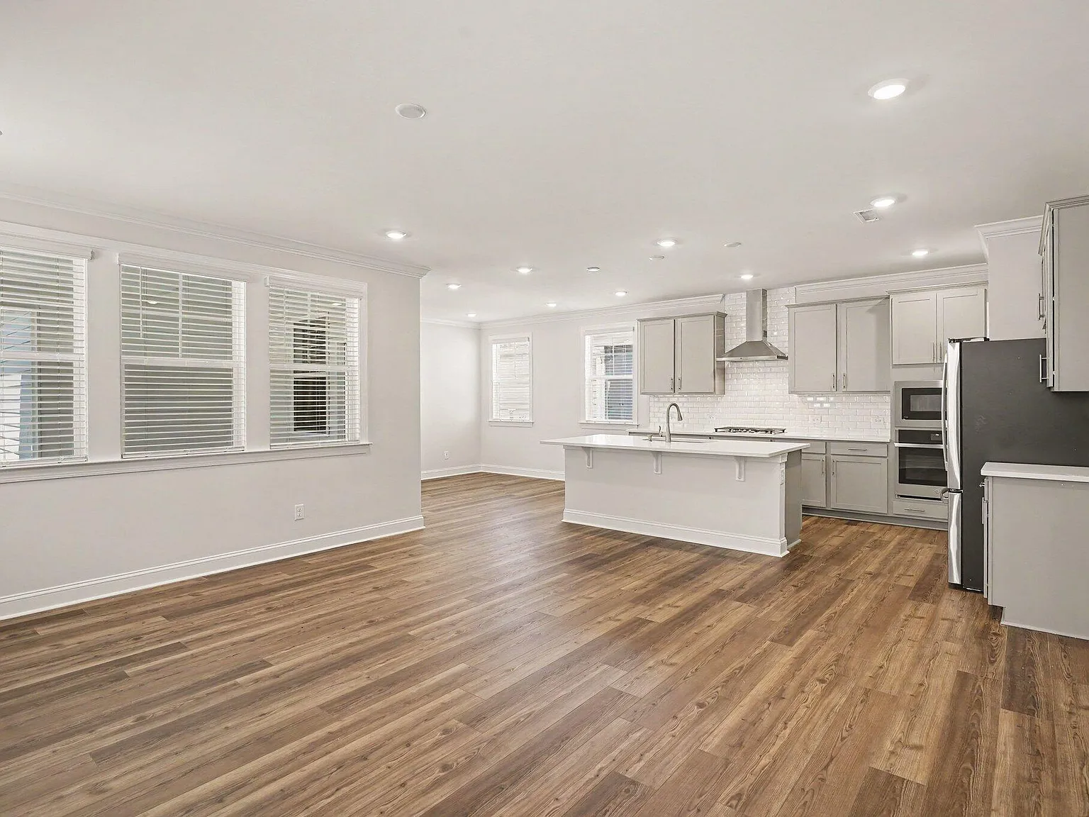 4 bed, 3.0 bath, 2668 sqft, $2,500 — Photo 4