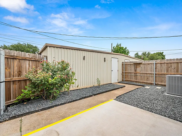 5718 Cancun Dr — Photo 20