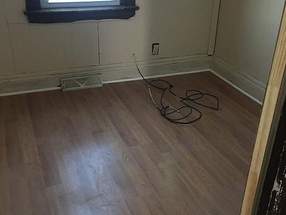 5th image of 323 Madison St Floor 1