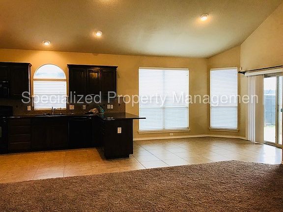 3rd image of 8204 Deer Bluff Ln