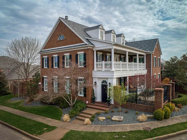 8205 Wyngate Cir, Newburgh, IN 47630