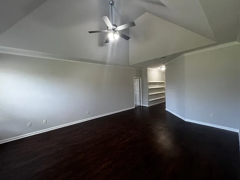 2208 Adkins Cir — Photo 6