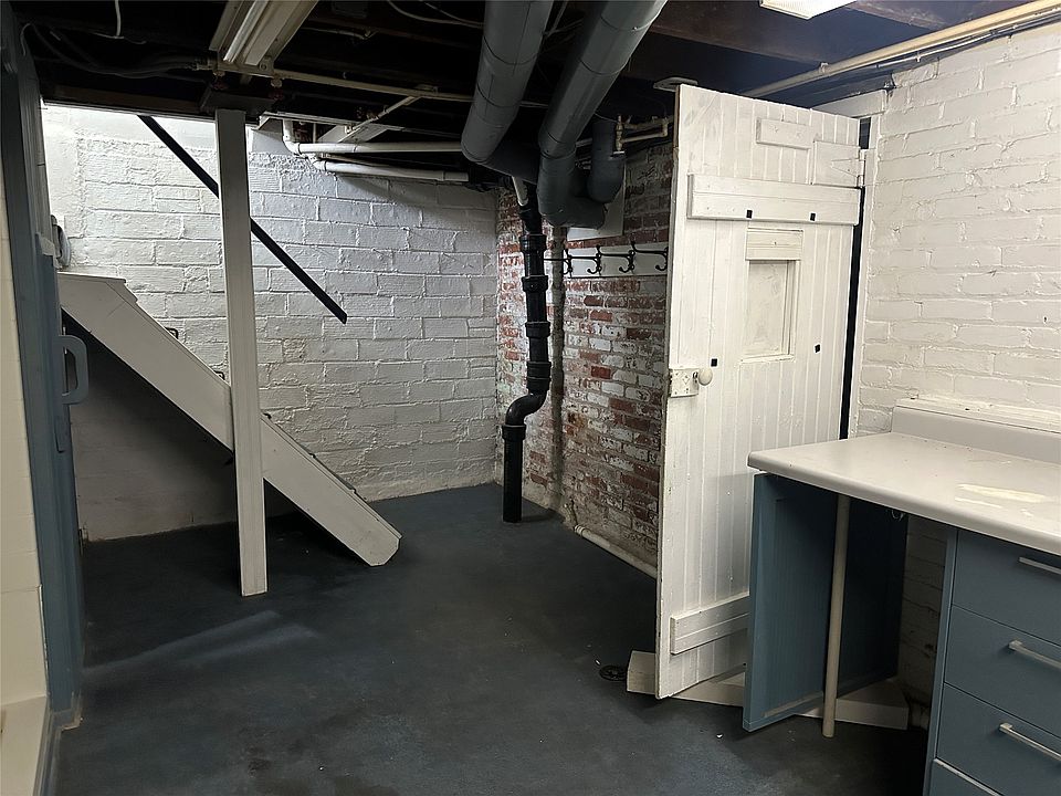 16th image of 325 W 8th St S