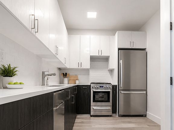 3rd image of 426 Wythe Ave #404