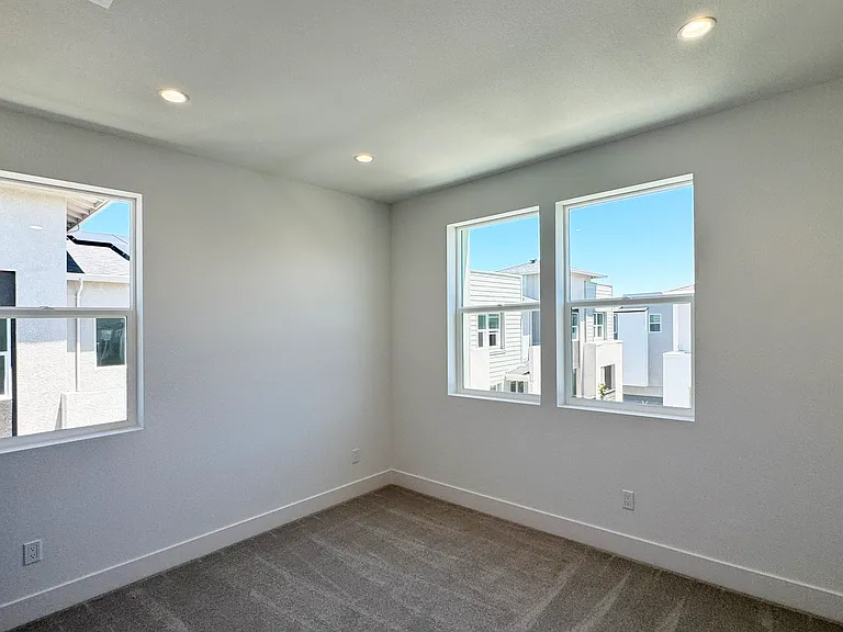 5017 Seashell Ter — Photo 34