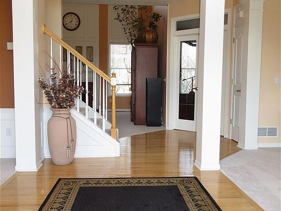 2nd image of 3231 Darien Ln