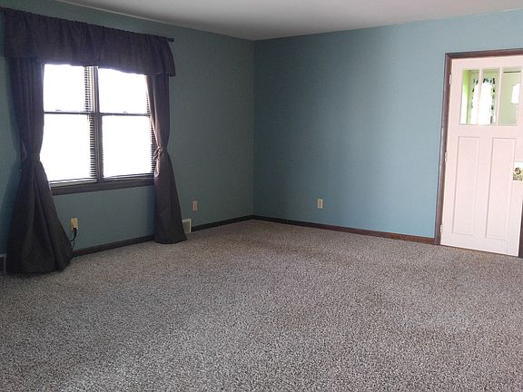 4th image of 221 W Joliet St