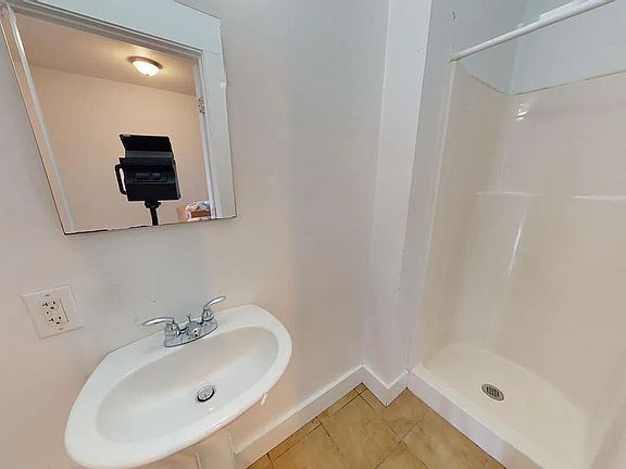 5th image of 1735 W Montgomery Ave #3