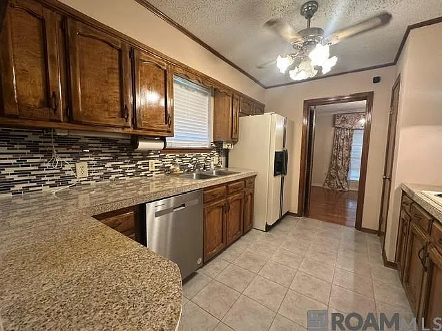 4 bed, 2790 sqft, $2,600 — Photo 3
