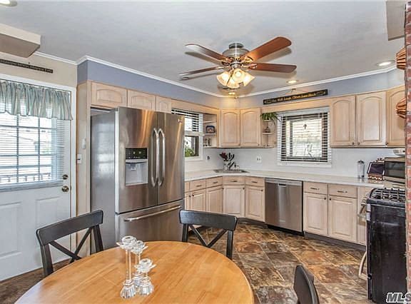5th image of 75 Kensington Ct