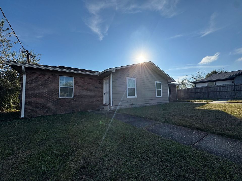 1st image of 4006 E 11th St