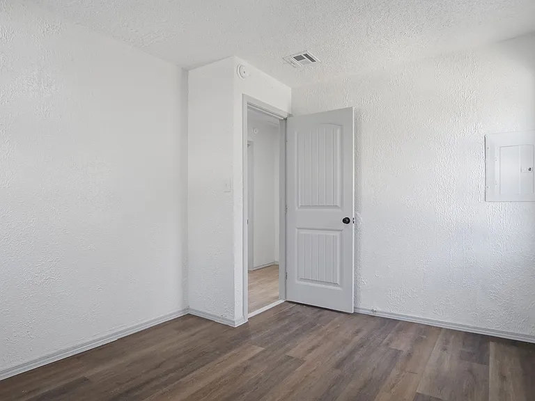 549 E Ercoupe Dr — Photo 26