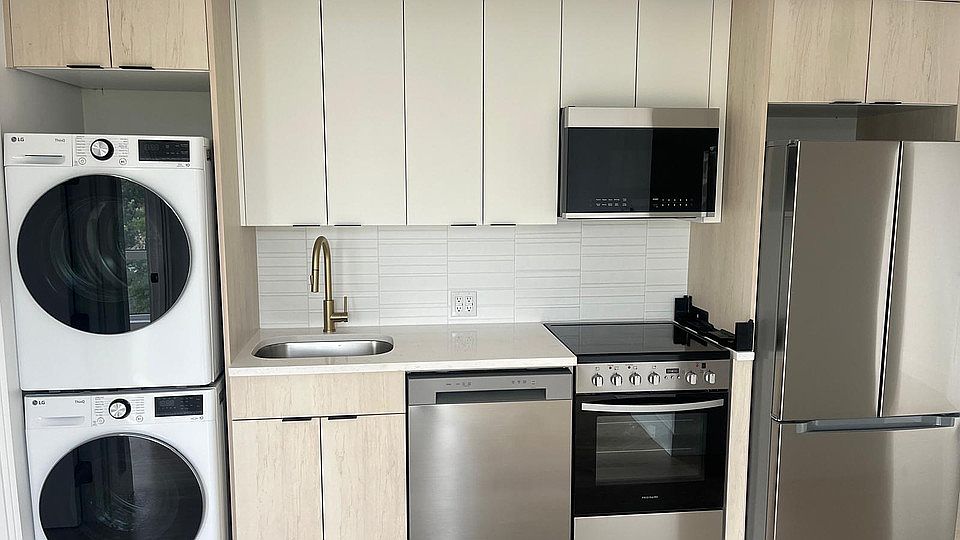 1st image of 193 Graham Ave #3Q
