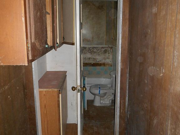 4th image of 1234 Rosemont Ave