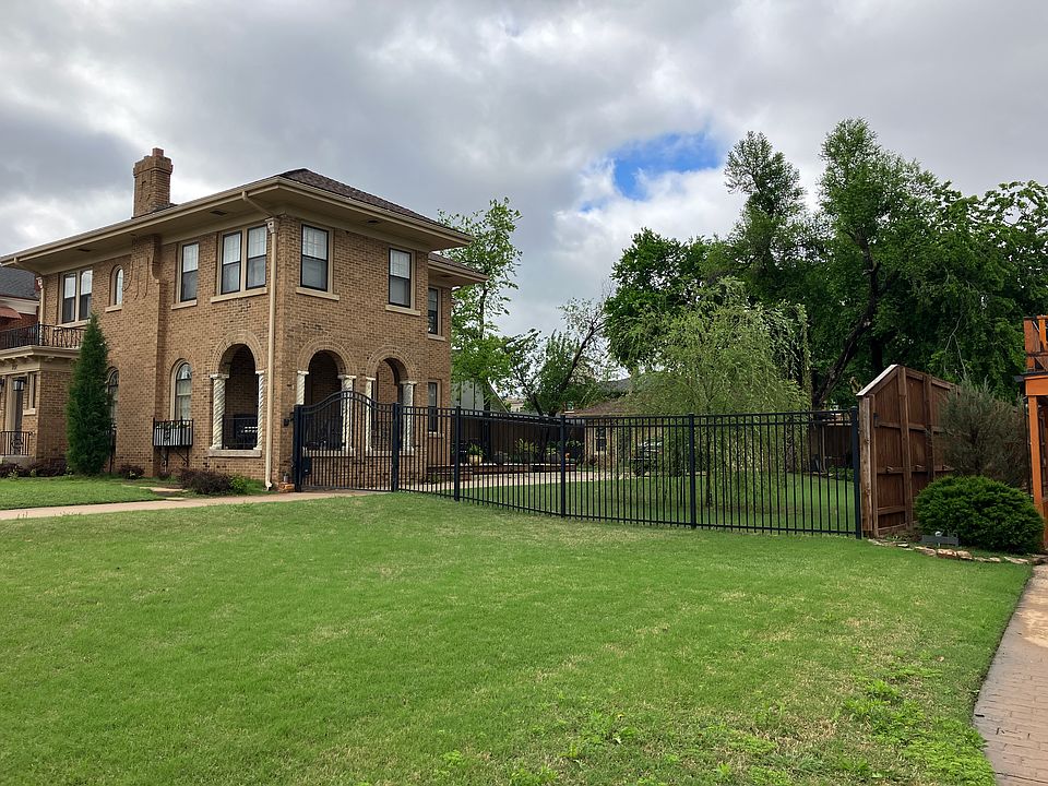 The apartment sits behind this home in the historic Lincoln Terrace Neighborhood.