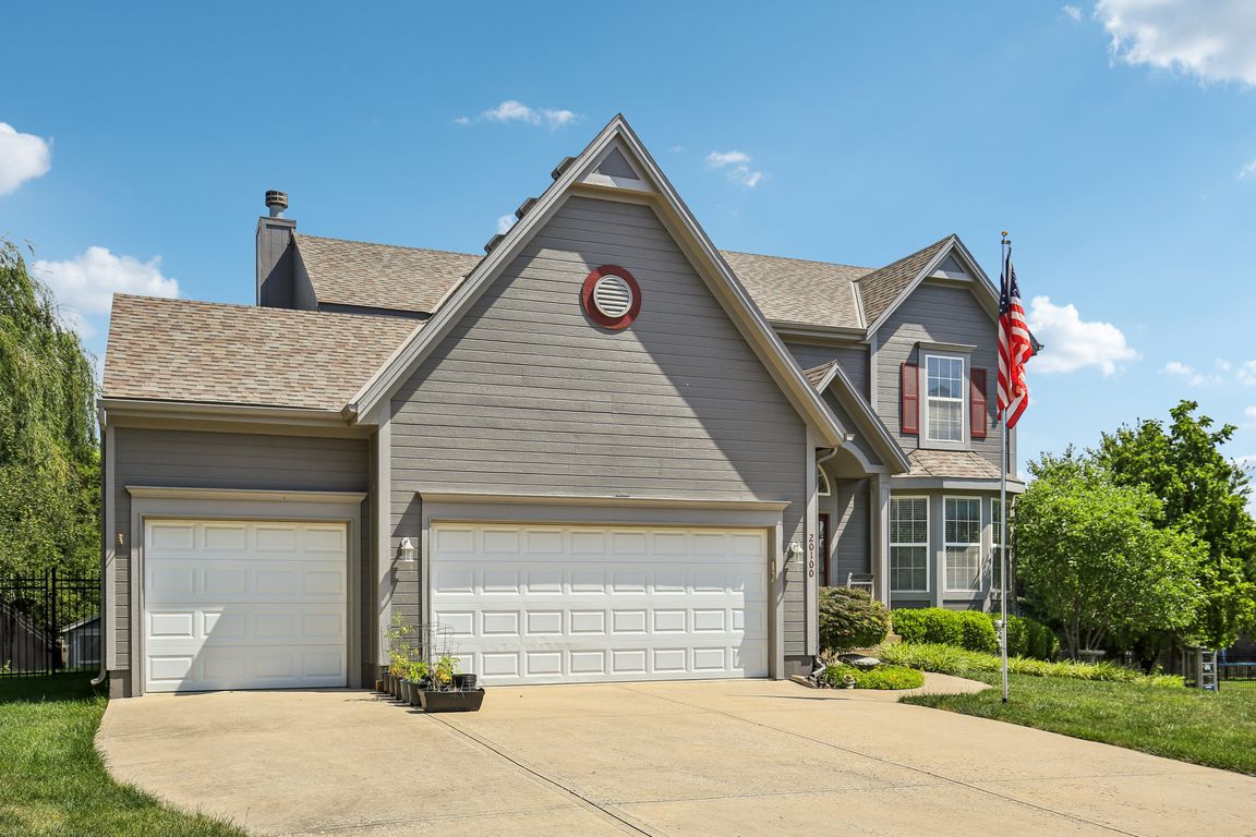 W 220th St-S1207-001.jpg