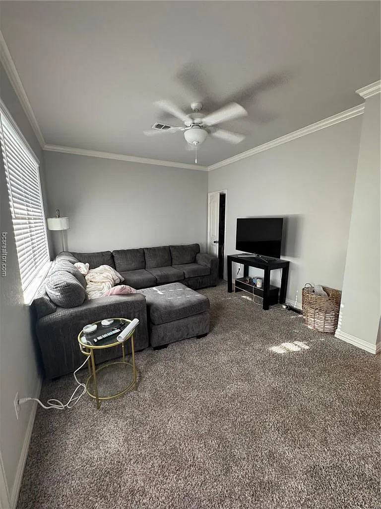 5 bed, 5.5 bath, 2332 sqft, $3,450 — Photo 3