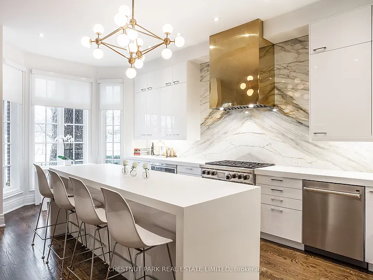 107 Lonsdale Rd — Photo 7