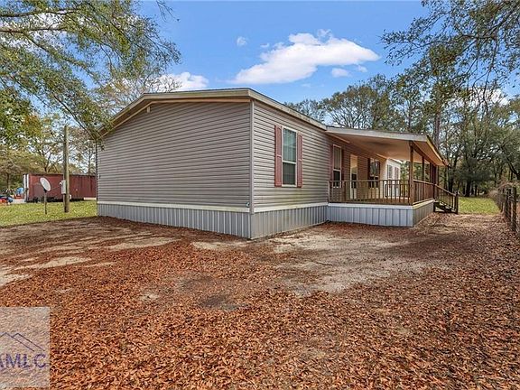 3rd image of 47 Yellow Pine Rd