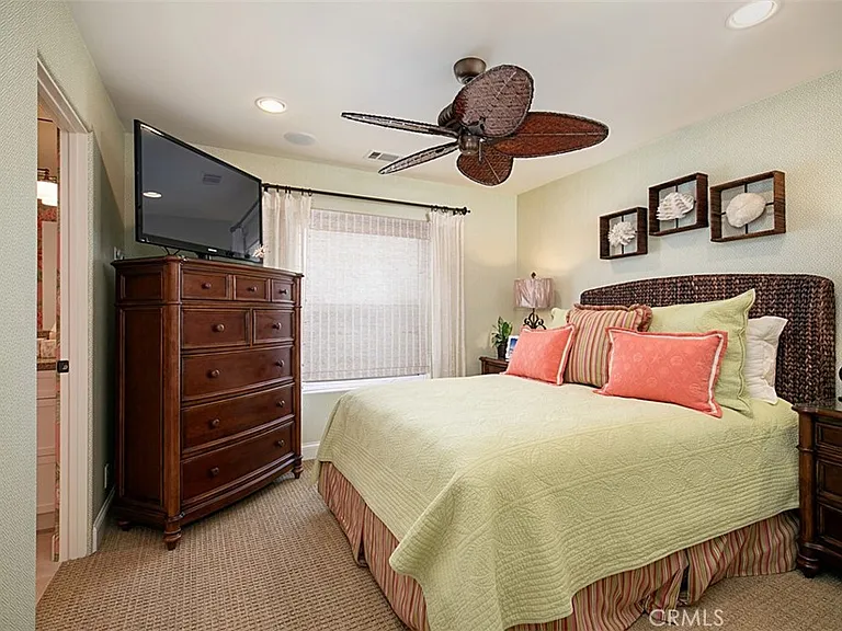 208 E Balboa Blvd — Photo 29