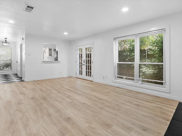 5505 Live Oak St #16 — Photo 6