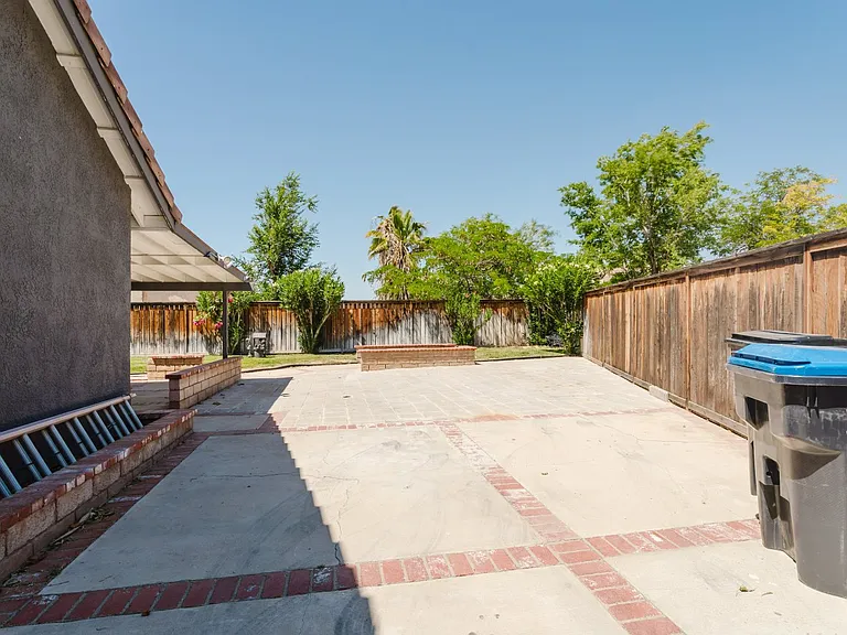 37347 Waterman Ave — Photo 29