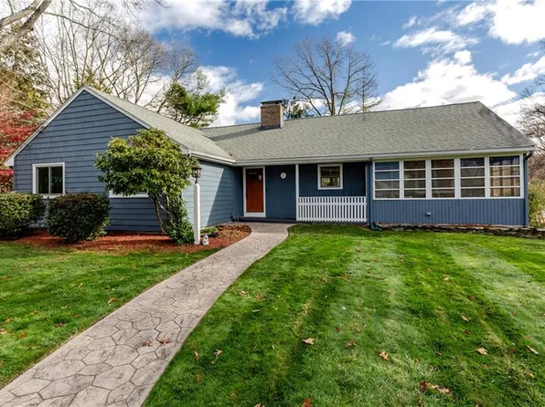 33 Rosewood Ln, Cumberland, RI 02864