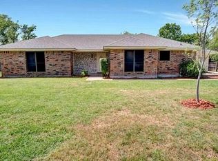 121 Crest Brook Dr, Red Oak, TX 75154