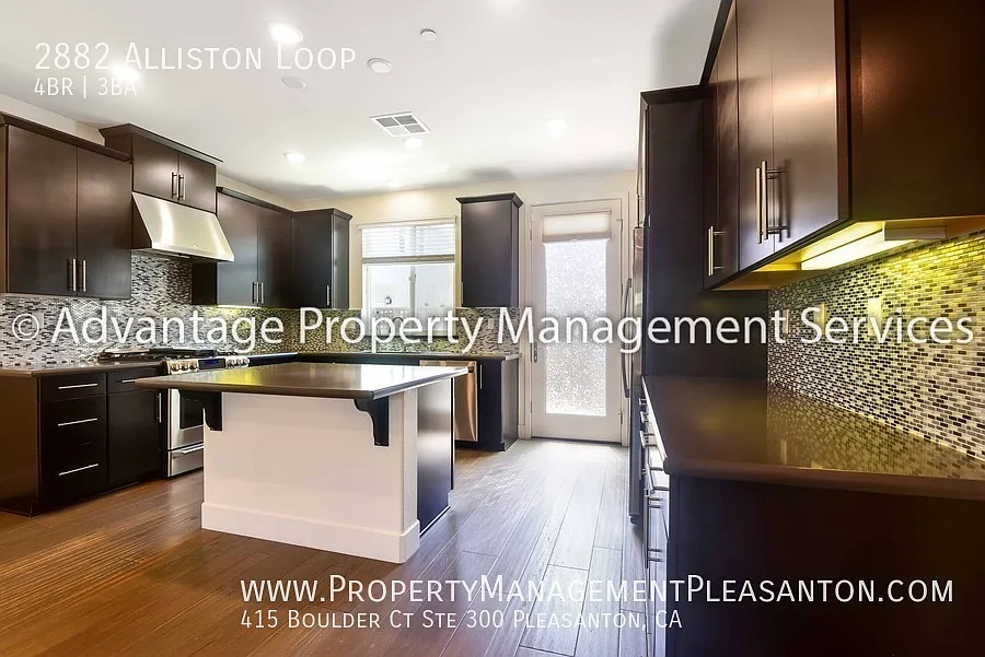 2882 Alliston Loop