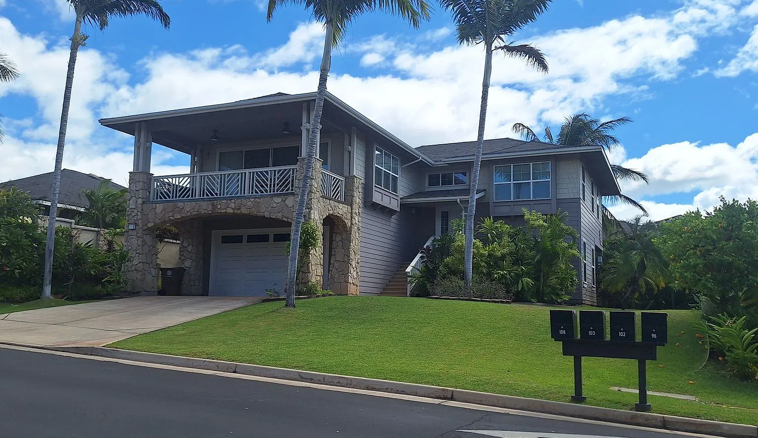 Spacious 5BD/3BTH Home in Beautiful Moana Estates — Photo 1