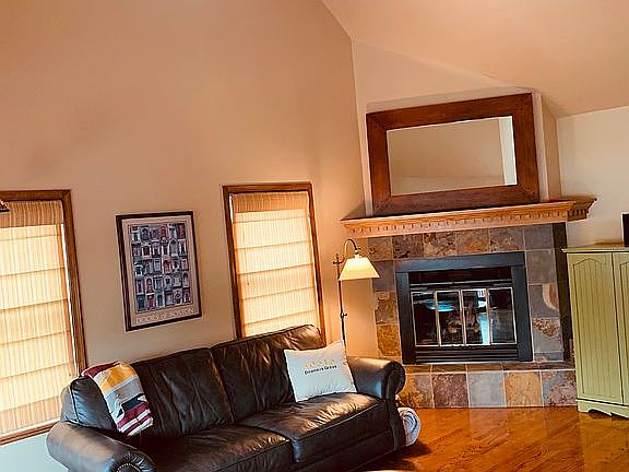 Family Rm w/ Vaulted Ceiling