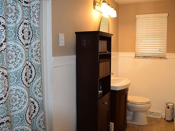 upstairs bathroom 