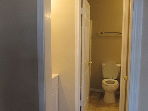 4th image of 3847B Belle Meade Dr