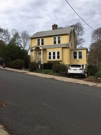 35 Dundee Rd — Photo 1
