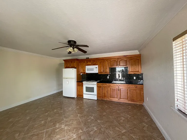 156 Marina Ave — Photo 15