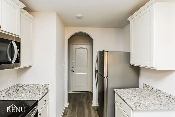 3 bed, 2.0 bath, 1218 sqft, $1,800 — Photo 3