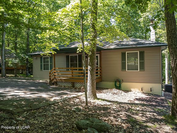 3rd image of 1271 Woodhaven Dr