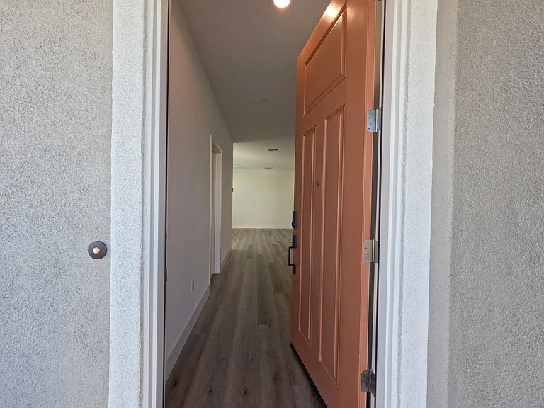 2716 Amora Cir — Photo 2