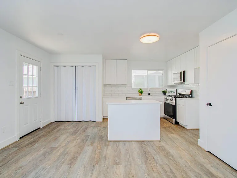 6117 Settlers Square Ln — Photo 13