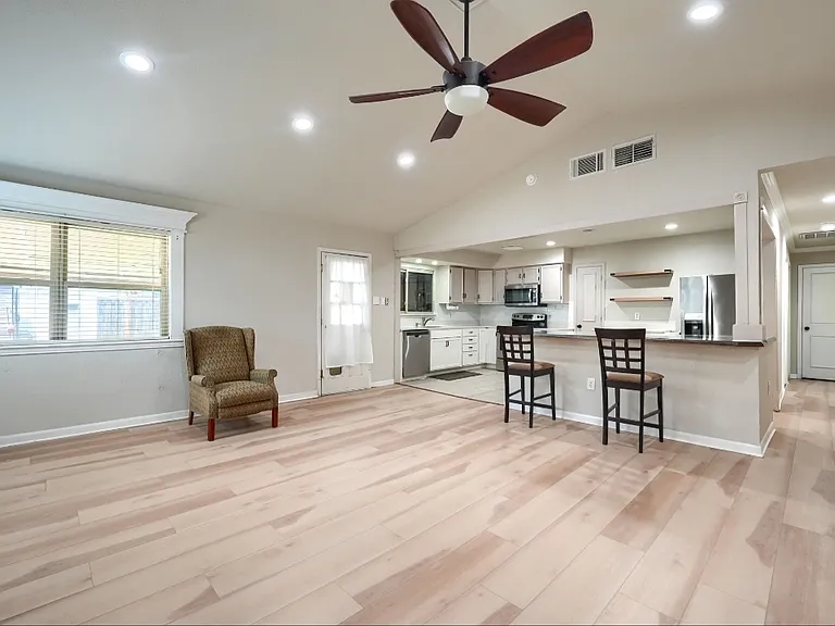 1273 Valencia Ln — Photo 8