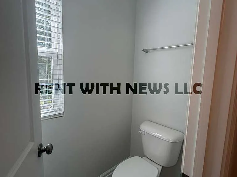 115 Hunston Dr — Photo 32