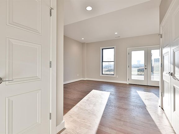 3rd image of 4252 Parkview Dr