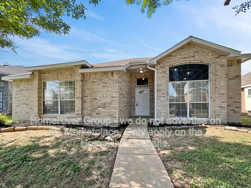 421 Surrey Pl