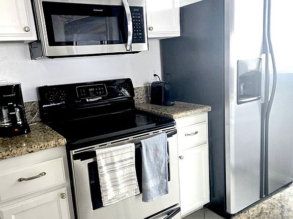 3rd image of 412 Hermosa Ave APT 9