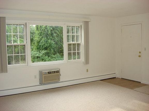 5th image of 138 Vernon Ave #F