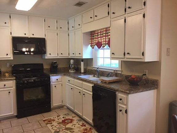 3rd image of 25 Lacey Oak Ln