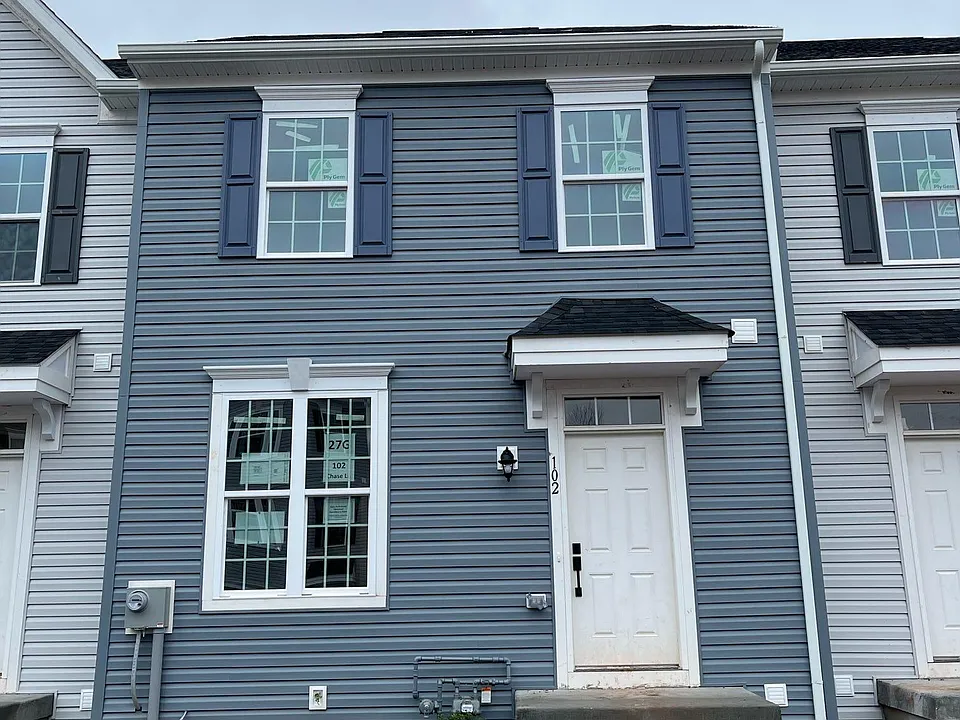 102 Chase Ln