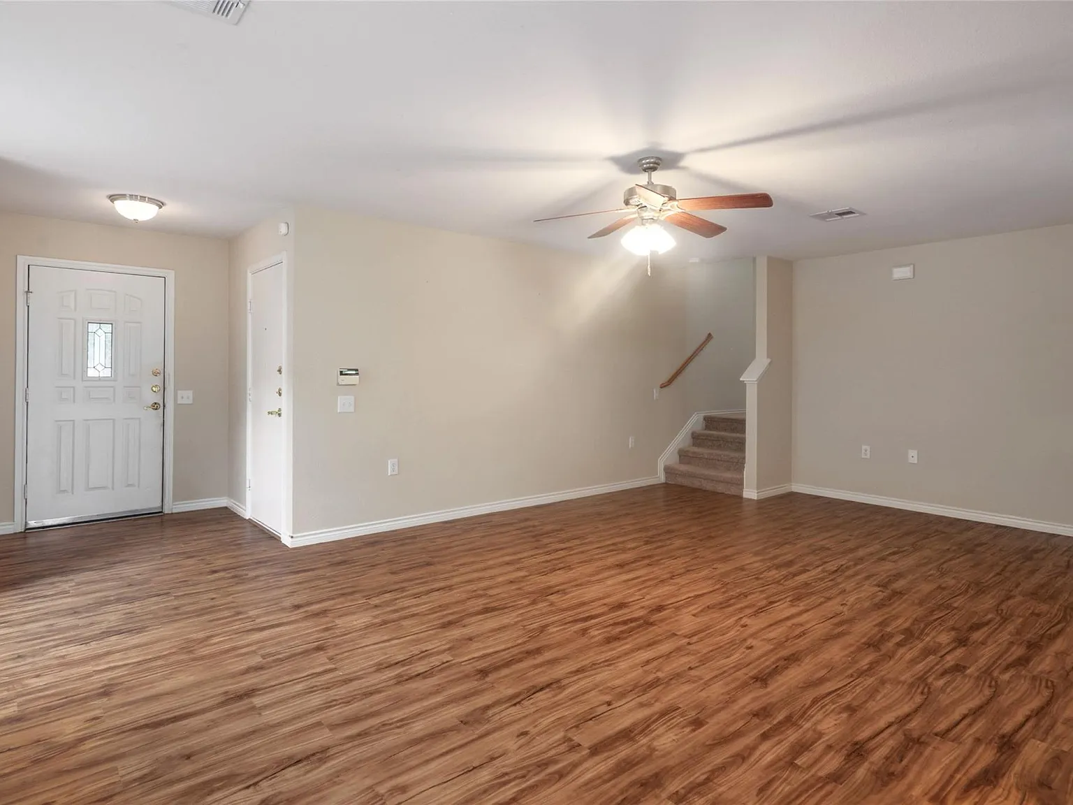 3 bed, 2.5 bath, 1856 sqft, $2,150 — Photo 3