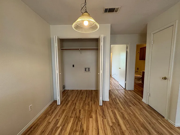 1701 Benttree Dr — Photo 9