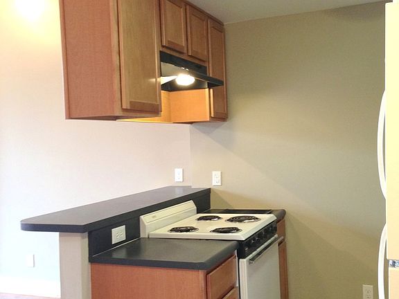 5th image of 1411 Main St APT 402